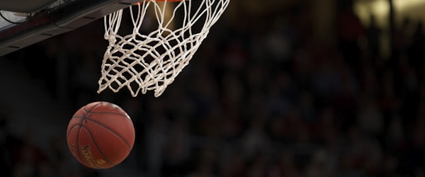 NBA季后赛精彩瞬间与球员技术统计